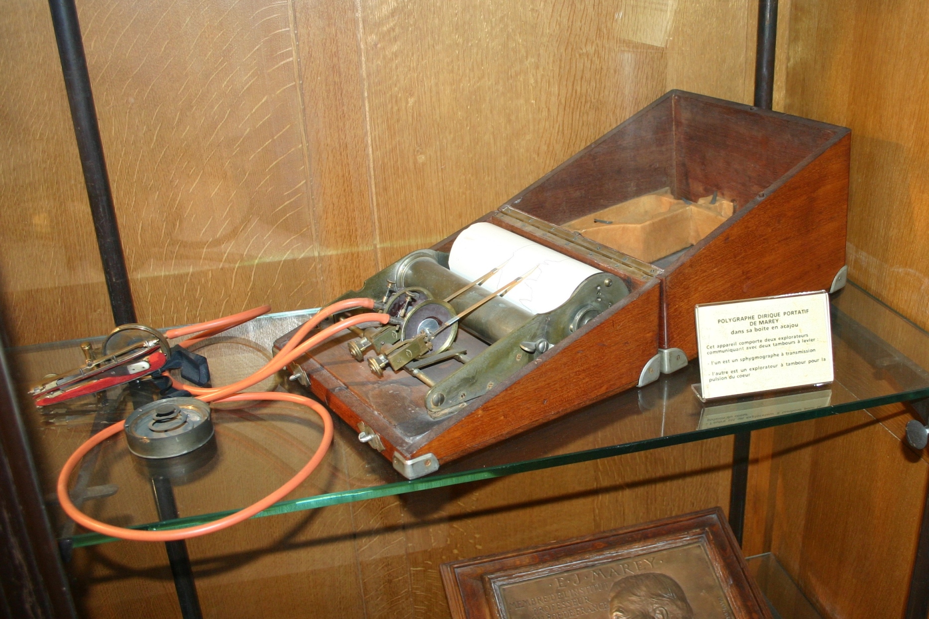 Etienne-Jules Marey's instruments and memories,Musée d'Histoire de la Médecine, Paris (4).JPG